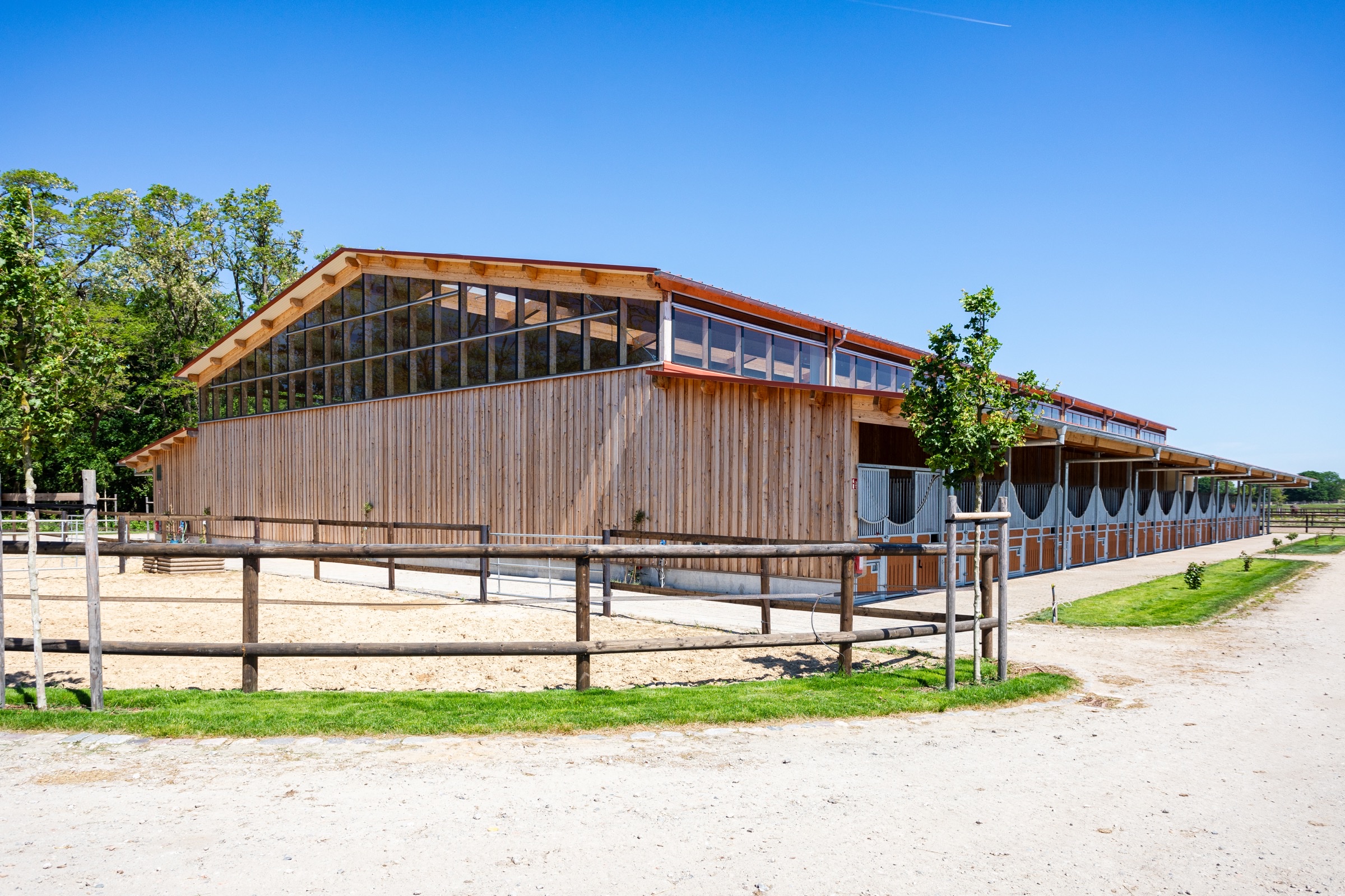 Ferienwohnung mit Pferdebox in Brandenburg: schlafen über den Zuchtstuten